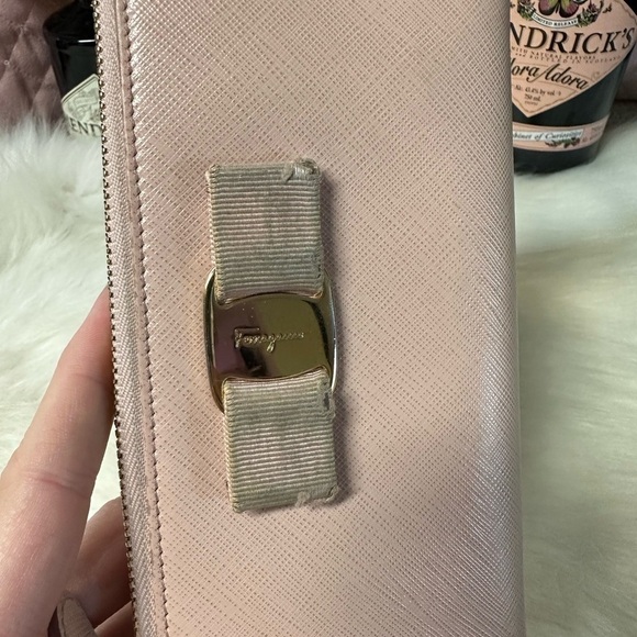 AUTHENTIC SALVATORE FERRAGAMO VARA BOW PINK LEATHER ZIP AROUND LONG WALLET - Picture 3 of 9